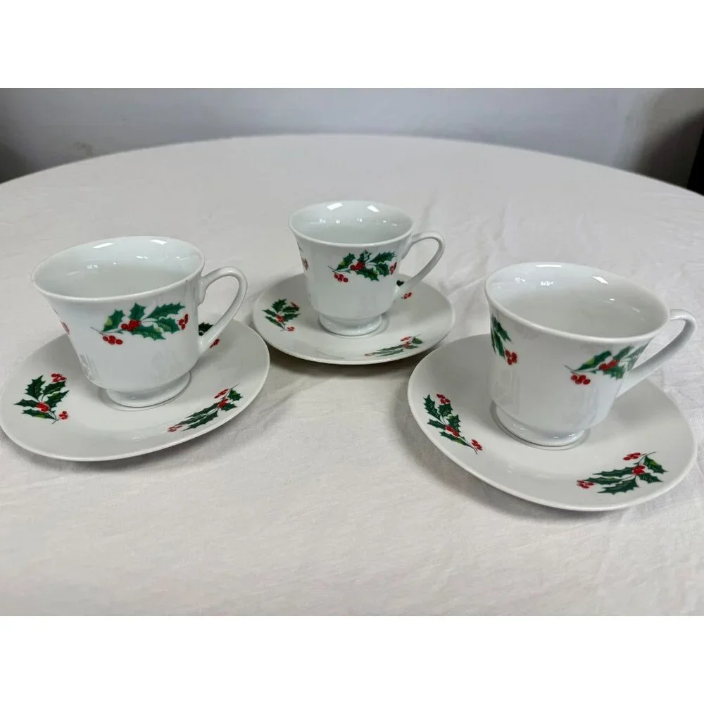 Alco Industries Holly & Berries Christmas teacup and saucer Vintage